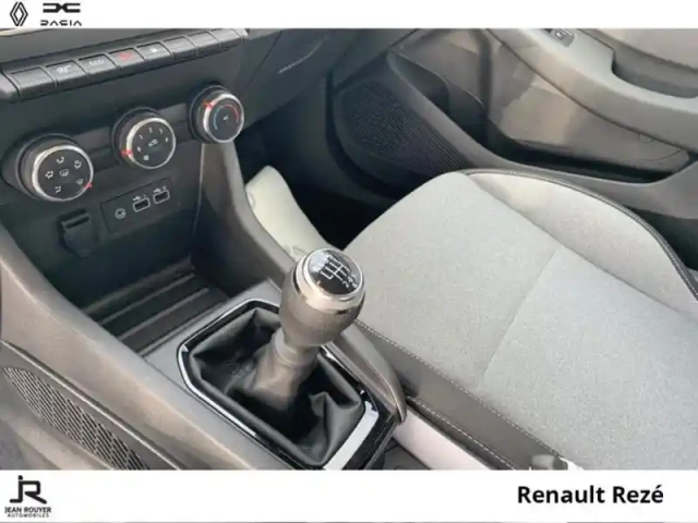 Renault Clio 1.5 blue dci 100ch evolution - 24 — photo 7