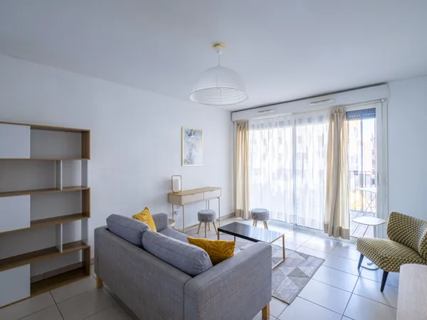 TOULOUSE 31200 T3 MEUBLÉ 61 m2 AVEC TERRASSE ET PARKING