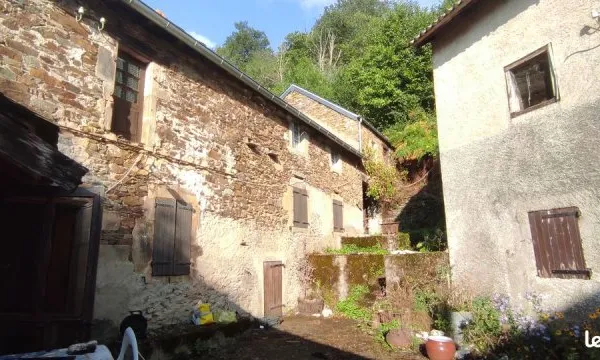 Corps de ferme 1ha 70a prés et bois