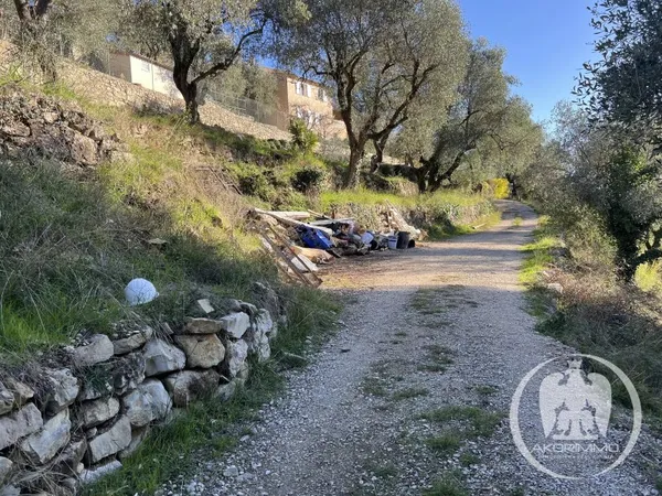 NICE - L'ABADIE - TERRAIN CONSTRUCTIBLE - 1 518 m²