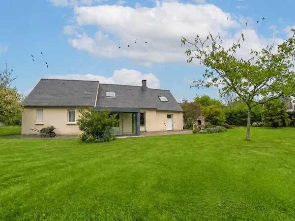 Maison de plain-pied avec 2 661 m² de jardin - aux portes d'Auray