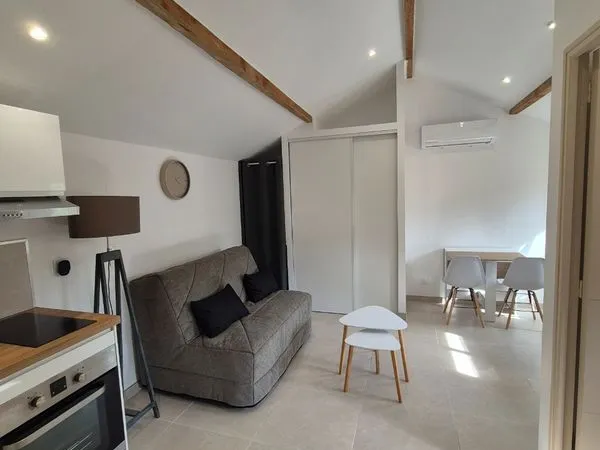 Studio meublé indépendant NEUF avec CLIM et extérieur