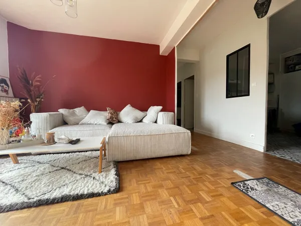 AGREABLE APPARTEMENT DE TYPE T4 AVEC BALCON A RIOM-ES-MONTAG