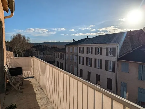 Salernes appartement lumineux, 4 pièces, 78 m², 3 balcons