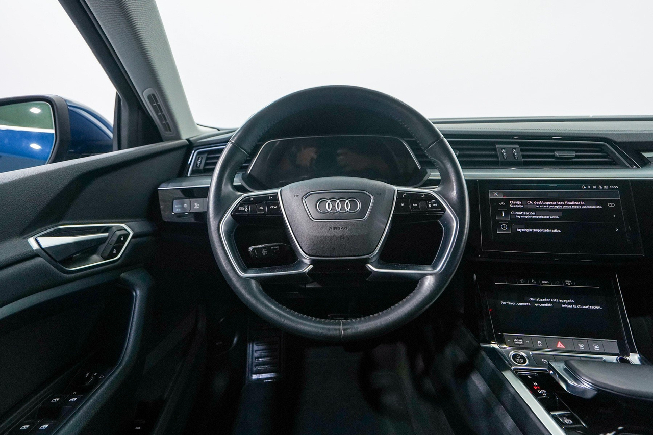 Audi e-tron — photo 18
