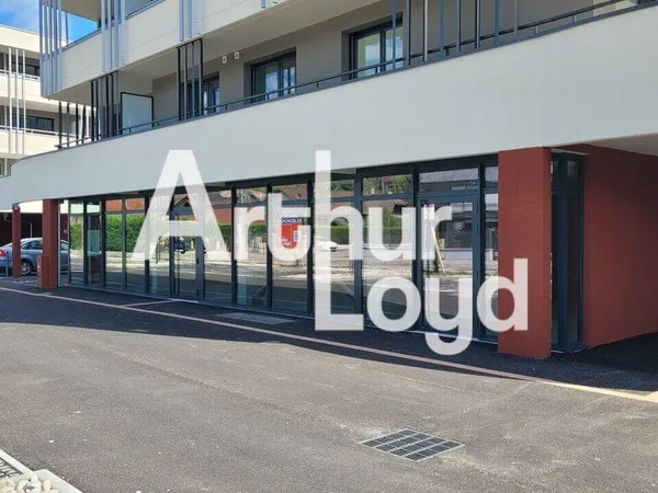 Local commercial 233 m²