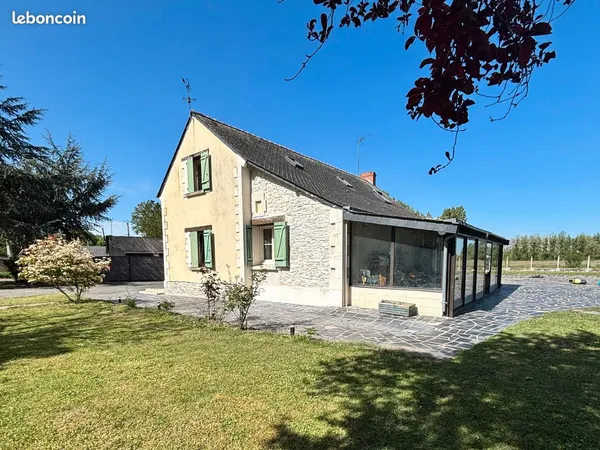 Maison de caractère avec piscine et grand jardin clos