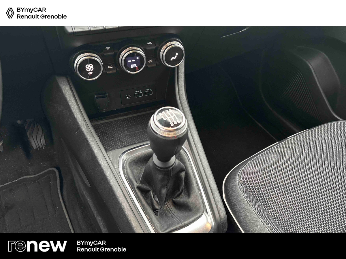Renault Captur mild hybrid 140 — photo 22