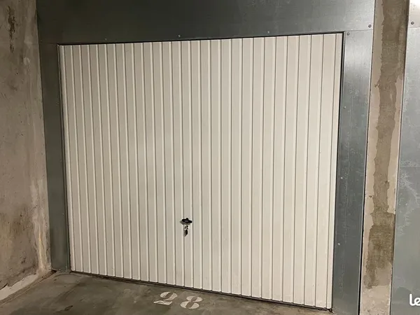 Location Box garage fermé et sécurisé 14m2 - Ile de Nantes