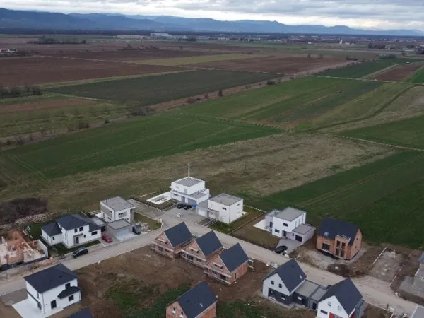 Terrain 563 m²