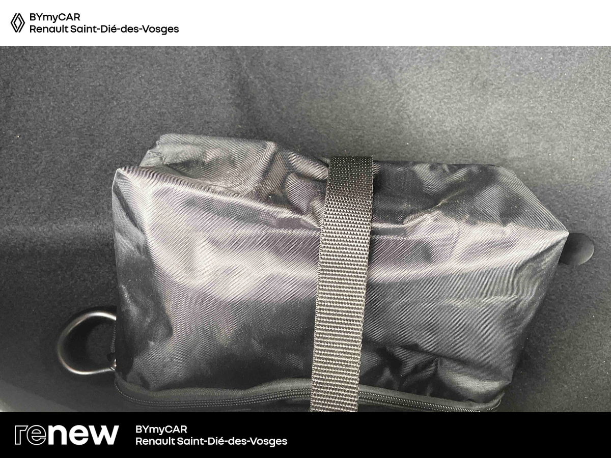 Renault Captur E-Tech 145 — photo 15