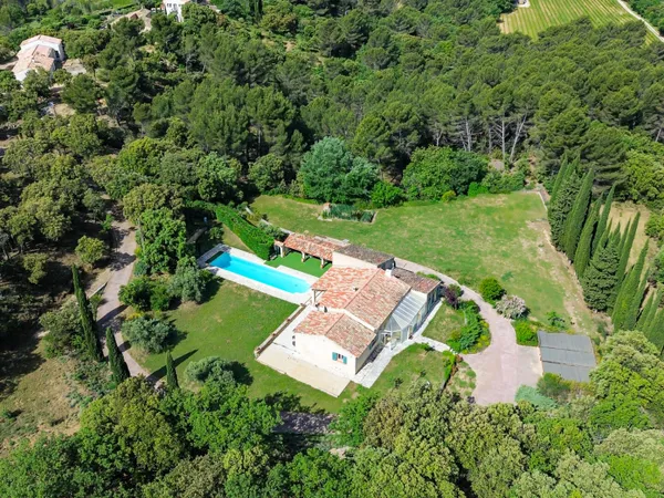 Vaugines - Propriété de 190 m² au coeur du Luberon, sur 2,2 ha sans vis-à-vis