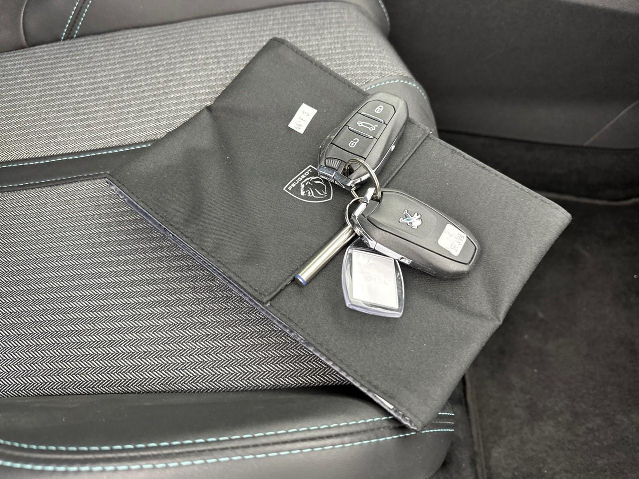 Peugeot 3008 hybrid 225 e-eat8 allure pack — photo 34