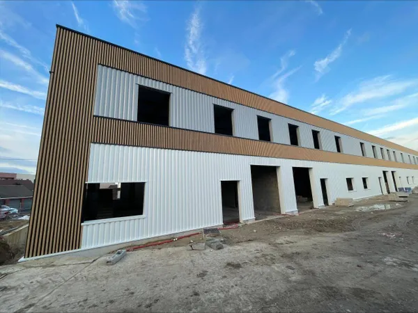 Local d'activité 2 pièces 1560 m²