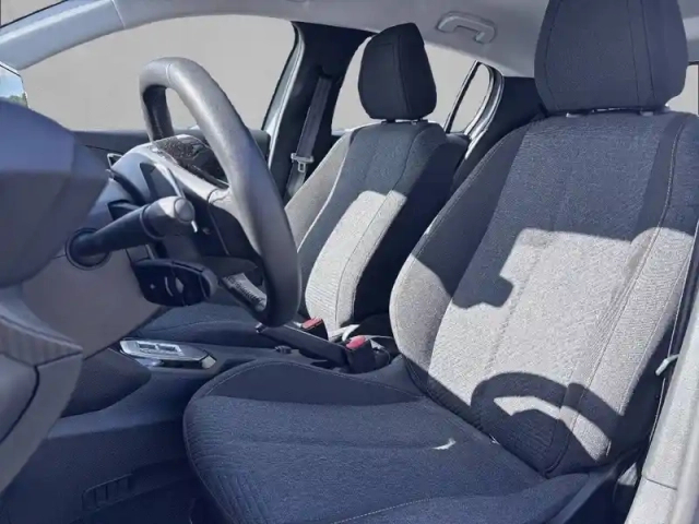 Peugeot 208 hybrid 100 e-dcs6 — photo 11