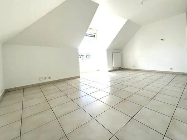 APPARTEMENT MONTIGNY LE BRETONNEUX - 2 pièces - 40m2 (+ Surface utile 12.05 m2)