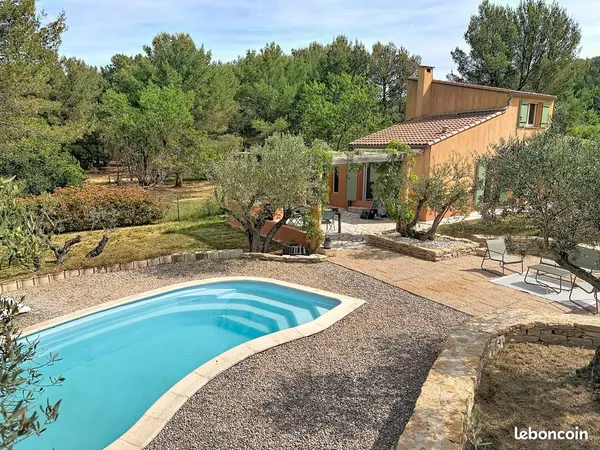 Maison 5 pièces 110 m² avec piscine et terrain 2500 m²