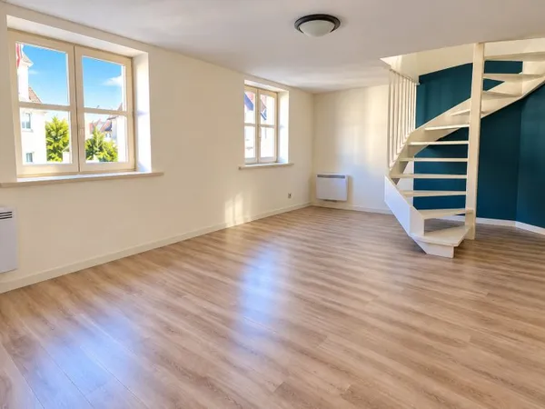 VIEUX LILLE RUE DE LA BARRE: Duplex 2 chambres + bureau