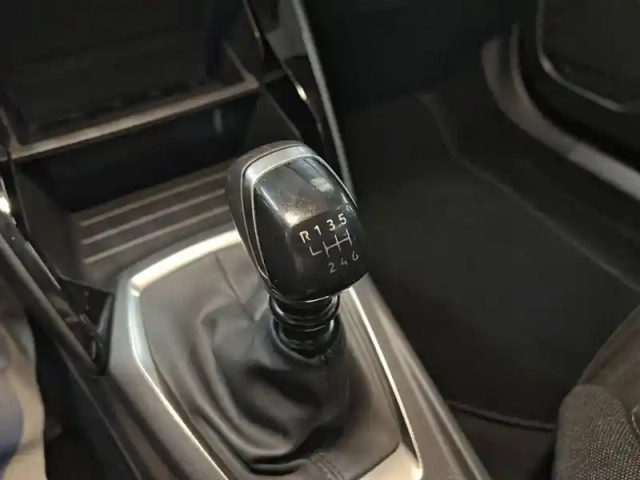 Peugeot 2008 puretech 100 s&amp;s bvm6 — photo 17