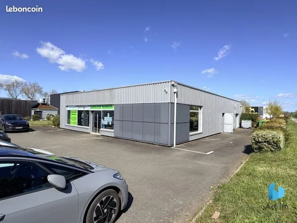 Local 275 m² Moncé-en-Belin