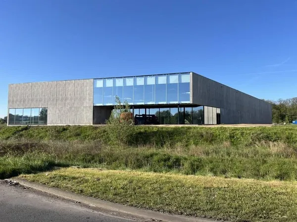 Entrepôt 650 m²