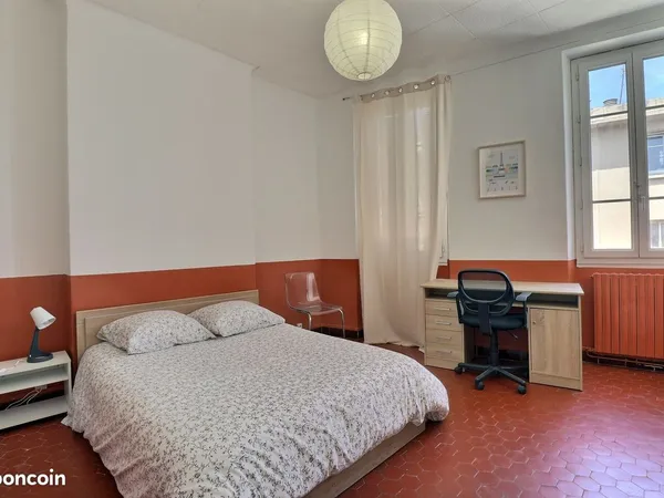 Chambre meublée (lit double) dans colocation à Marseille prox TIMONE et IFSI