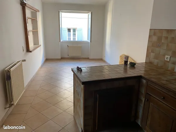 APPARTEMENT T2 DE 65 m² CARREZ - PERNES-LES-FONTAINES - 139 000