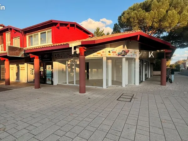 Local commercial emplacement N°1