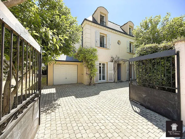 Maison 10 pièces 209 m²