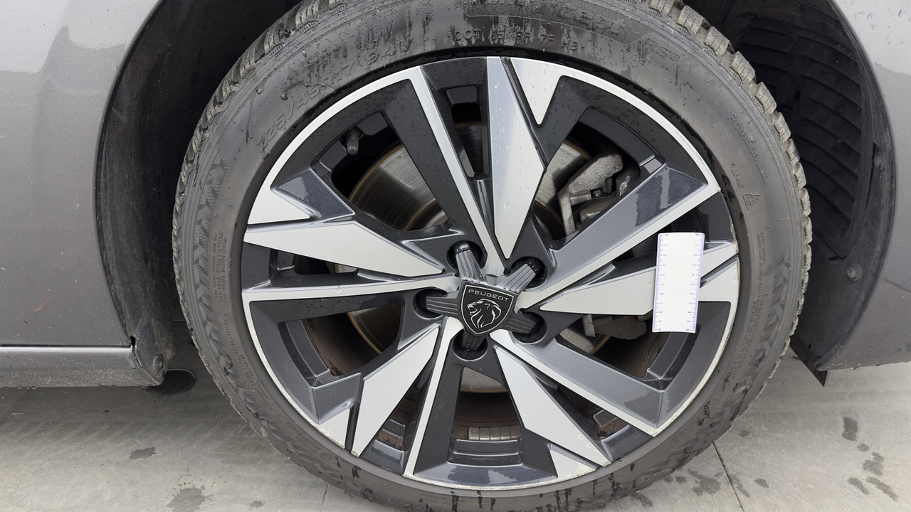 Peugeot 308 SW PHEV 180 e-EAT8 — photo 36