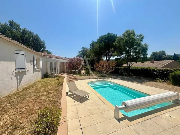 Maison de plain-pied 5 pièces 101 m²