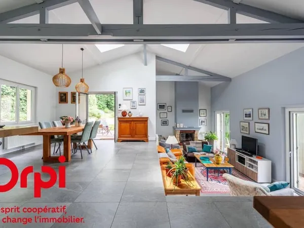 Maison 5 pièces 251 m²