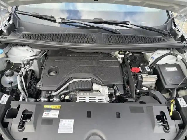 Peugeot 3008 hybrid 136 e-dcs6 gt — photo 7