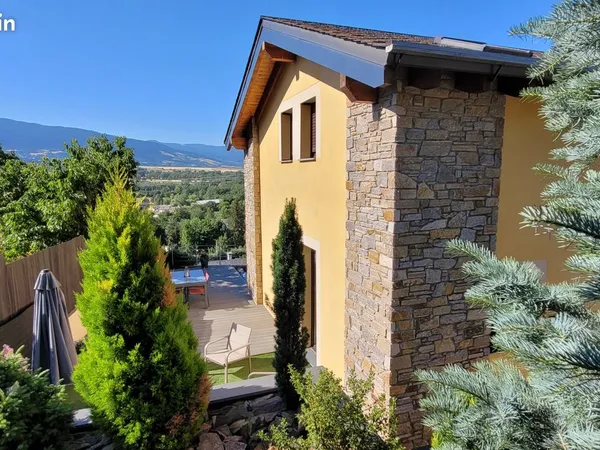 Maison Estavar vue montagnes