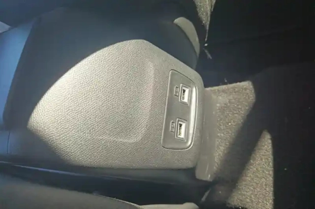 Peugeot 208 electrique 50 kwh 136ch — photo 34