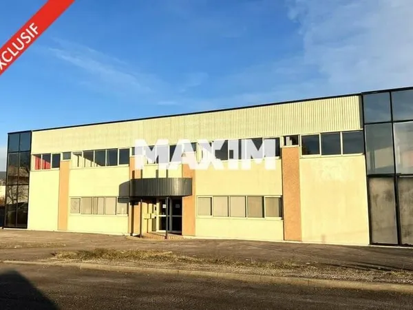 Bureau 832 m²
