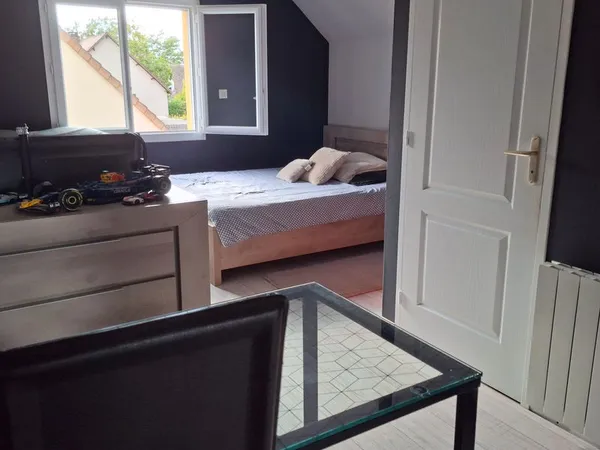 Chambre meublée