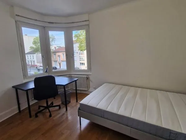 Studio 6 pièces 14 m²