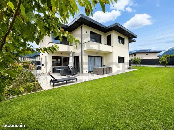 Maison 7 pièces 180 m²