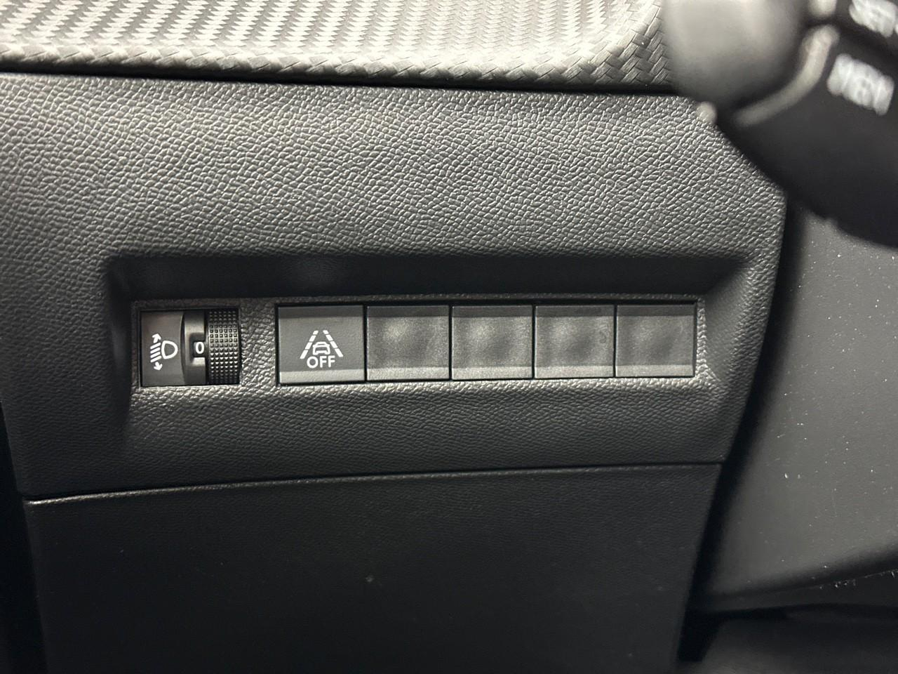 Peugeot 208 puretech 100 s&s bvm6 allure — photo 18