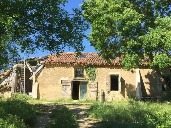 BELLE OPPORTUNITE ANCIENNE FERME de 383 m2 habitables à restaurer + 340 m2 supplémentaires construct