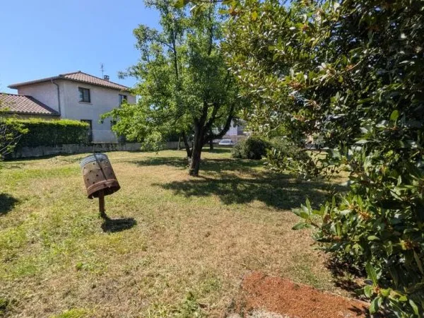 Terrain 593 m²