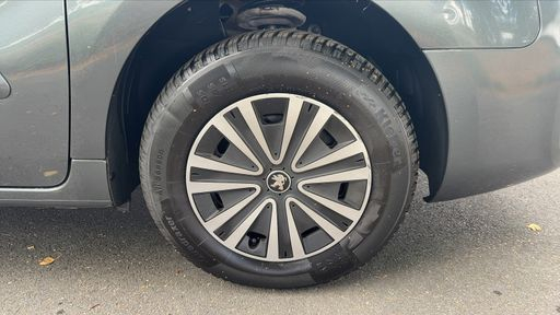 Peugeot Partner TEPEE TPMR 1.2 PureTech 110 - Style – 2017 – 60834 km – Essence – Boîte Manuelle — photo 12