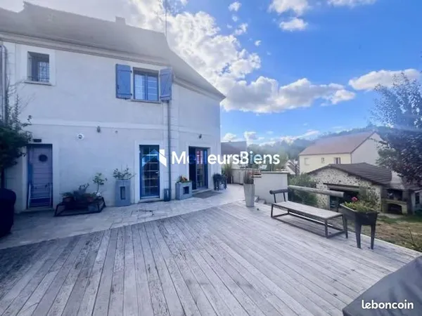 Maison 7 pièces 241 m²