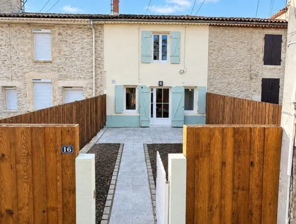 Maison de village en pierre rénovée avec jardin
