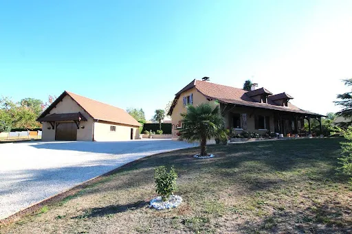 Maison 4 pièces 681 m²