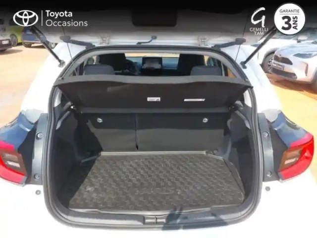 Toyota Yaris 116h design 5p my22 — photo 10