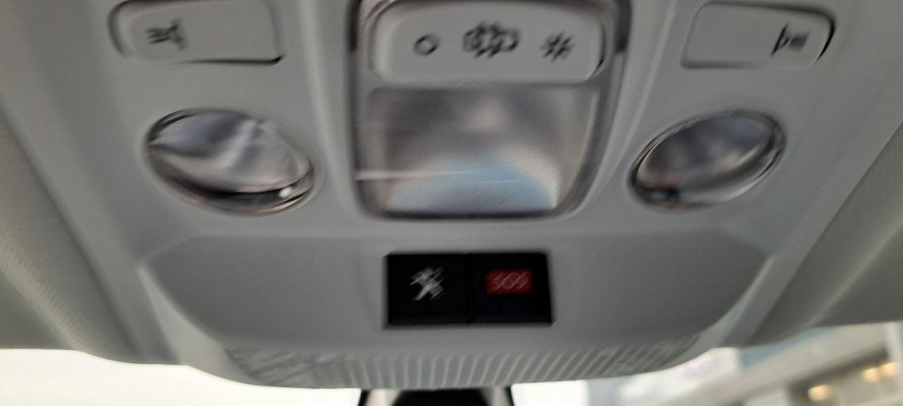 Peugeot 2008 puretech 130 s&s eat6 gt line — photo 19