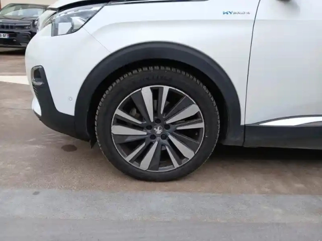 Peugeot 3008 hybrid4 300 e-eat8 gt — photo 15