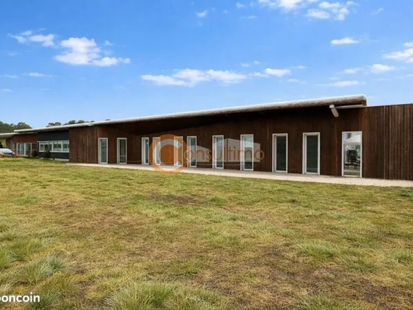 Bureau 750 m²